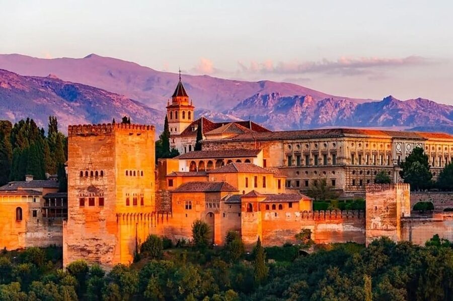 Granada: Albayzin and Sacromonte Walking Tour - How much the guide adds