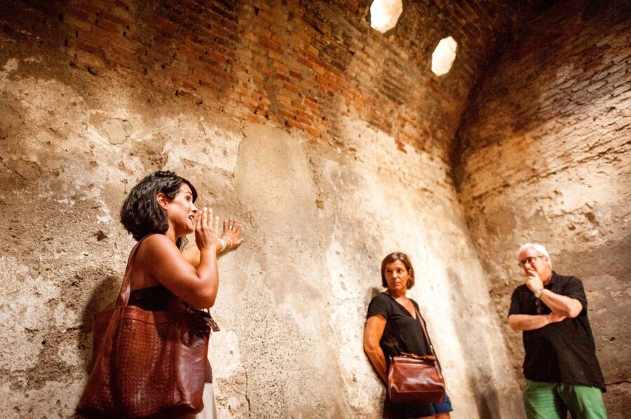 Granada: Albayzin and Sacromonte Walking Tour - Should you book the Albayzín and Sacromonte walk?