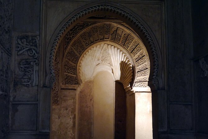 Granada: Alhambra, Albaicin and Sacromonte Guided Tour - Sacromonte streets and the physical effort