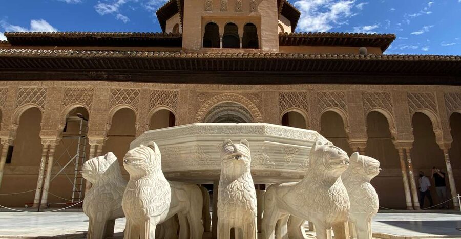 Granada: Alhambra, Alcazaba, and Generalife Private Tour - Why a private Alhambra tour can be worth the price