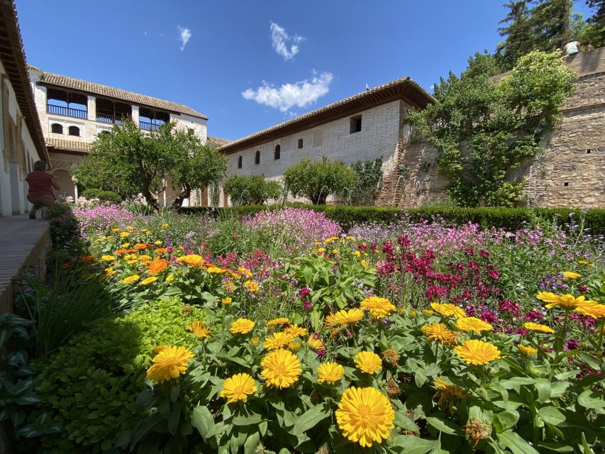 Granada: Alhambra, Alcazaba, and Generalife Private Tour - The Alcazaba reveals the Alhambra’s military side