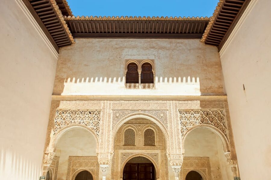 Granada: Alhambra and Albaicín Small Group Tour - Walking the narrow streets of the Albaicín