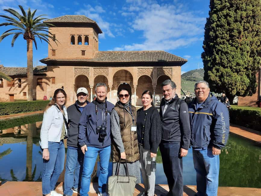 Granada: Alhambra and City Private Tour - A coffee pause before the city walk