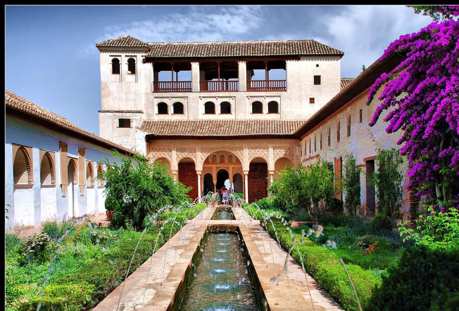 Granada: Alhambra and Generalife Garden Ticket & Guided Tour - Generalife Gardens: the tour’s most relaxed hour