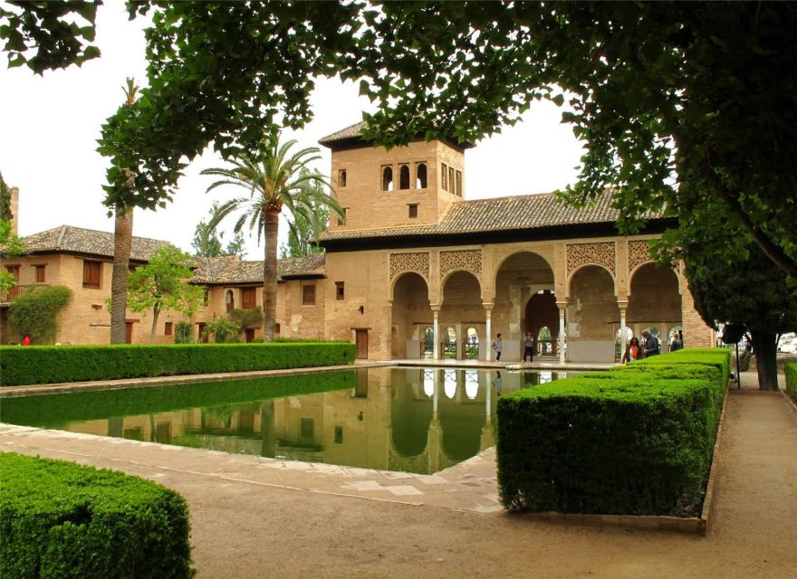 Granada: Alhambra and Generalife Gardens Guided Tour - Cypress walks, Secano, and San Francisco Gardens