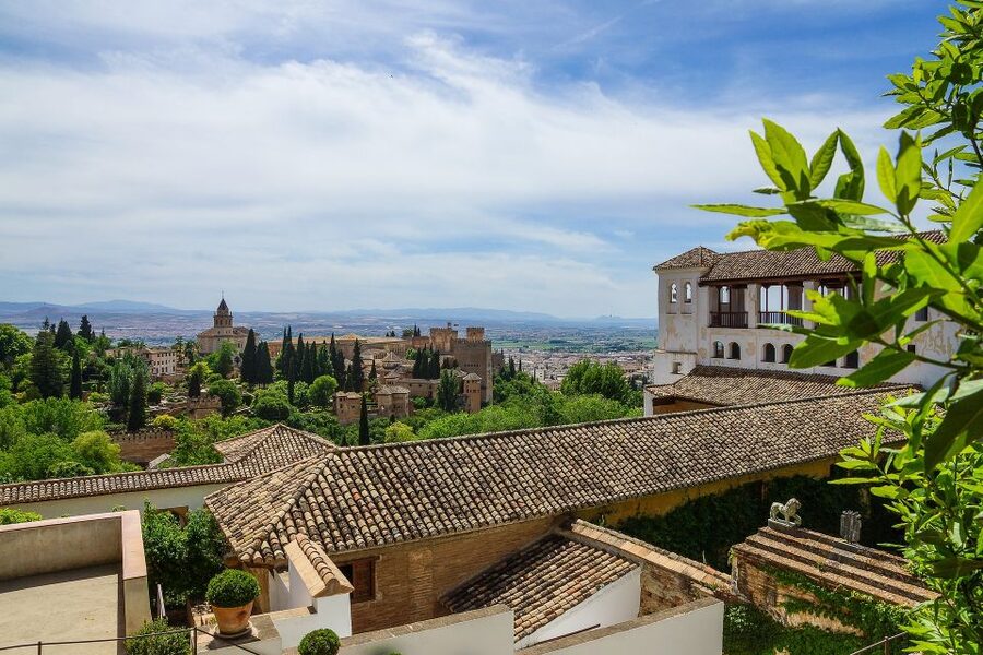 Granada: Alhambra and Generalife Gardens Guided Tour - Palace Arcade, Rauda, and Yusuf III Palace