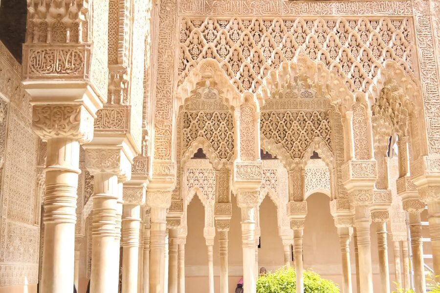 Granada: Alhambra and Generalife Private Fast-Track Tour - Key points to know before booking