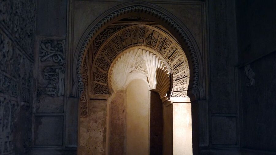 Granada: Alhambra and Generalife Private Fast-Track Tour - Palace of Charles V: a striking later addition