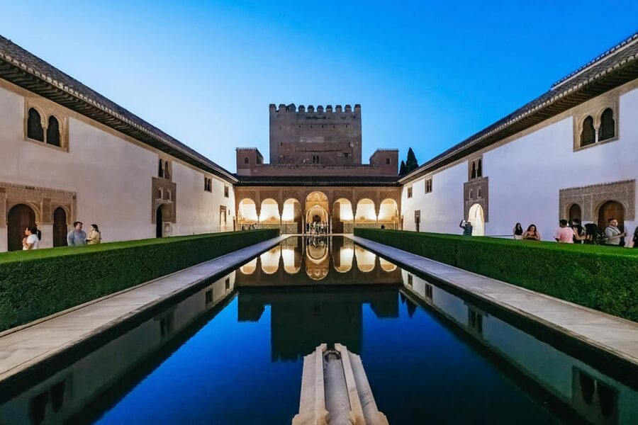 Granada: Alhambra and Nasrid Palaces Guided Tour at Night - Key points to know before booking