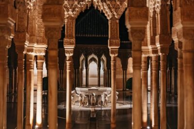 Alhambra and Nasrid Palaces Guided Tour at Night