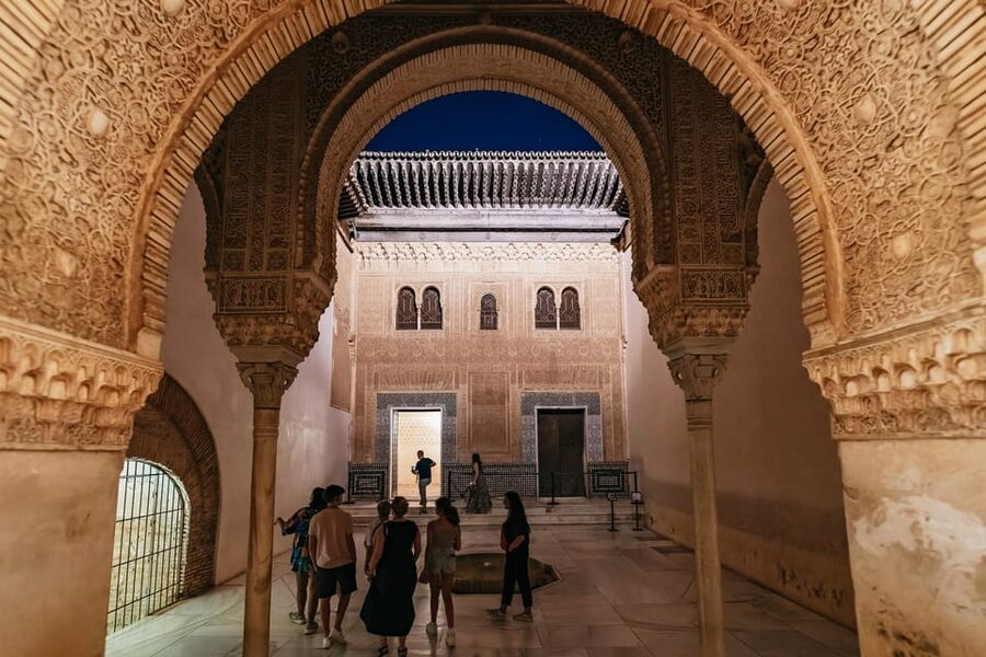 Granada: Alhambra and Nasrid Palaces Guided Tour at Night - Inside the Nasrid Palaces, where the tour spends 75 minutes