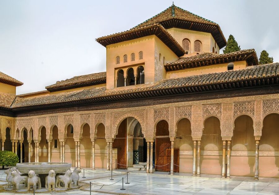 Granada: Alhambra and Nasrid Palaces Private Tour - Should you book the private Alhambra tour?