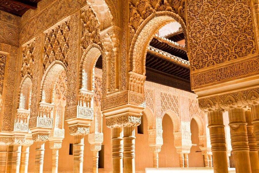 Granada: Alhambra and Nasrid Palaces Small Guided Tour - Why a guide matters inside the Alhambra