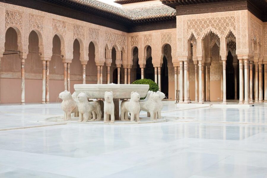 Granada: Alhambra and Nasrid Palaces Small Guided Tour - The Nasrid Palaces: the artistic center