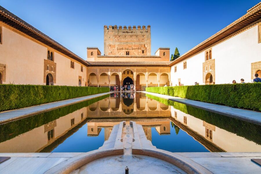 Granada: Alhambra and Nasrid Palaces Small Guided Tour - Generalife Gardens: a quieter final act