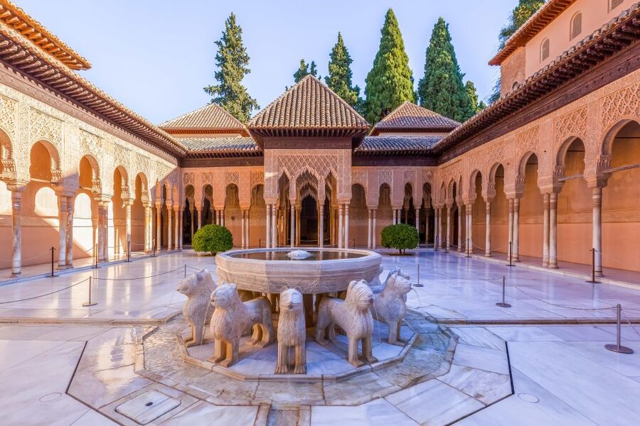 Granada: Alhambra and Nasrid Palaces Small Guided Tour - Starting at the Granavision Welcome Visitor Center