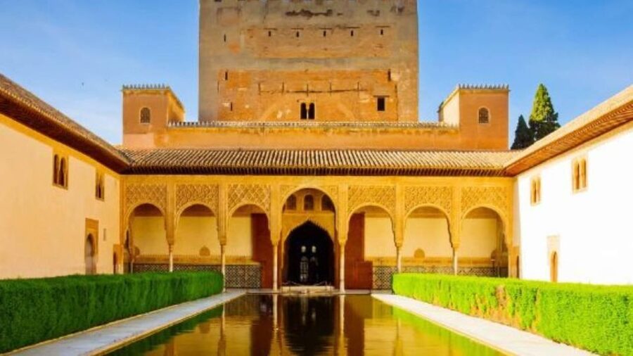 Granada: Alhambra and Nasrid Palaces Tour without Tickets - Generalife Gardens: water, shade, and a slower rhythm