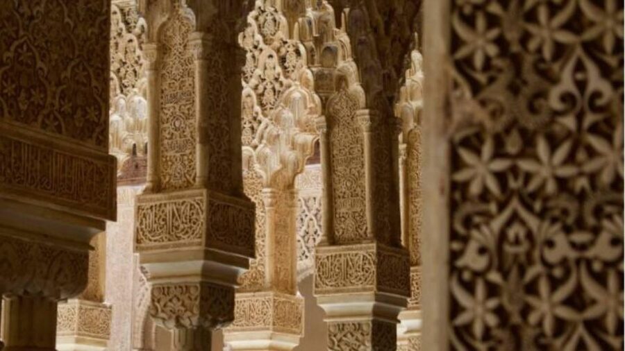 Granada: Alhambra and Nasrid Palaces Tour without Tickets - Palace of Charles V: a Renaissance surprise