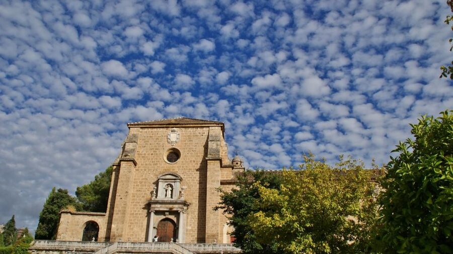Granada: Alhambra, Cathedral & Royal Chapel Tour w/ Tickets - Who should book this Granada tour?