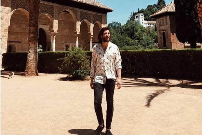 Granada: Alhambra Comlex + Nasrid Palaces + Alcazaba Guided Tour - Palace of Charles V and Alhambra Forest