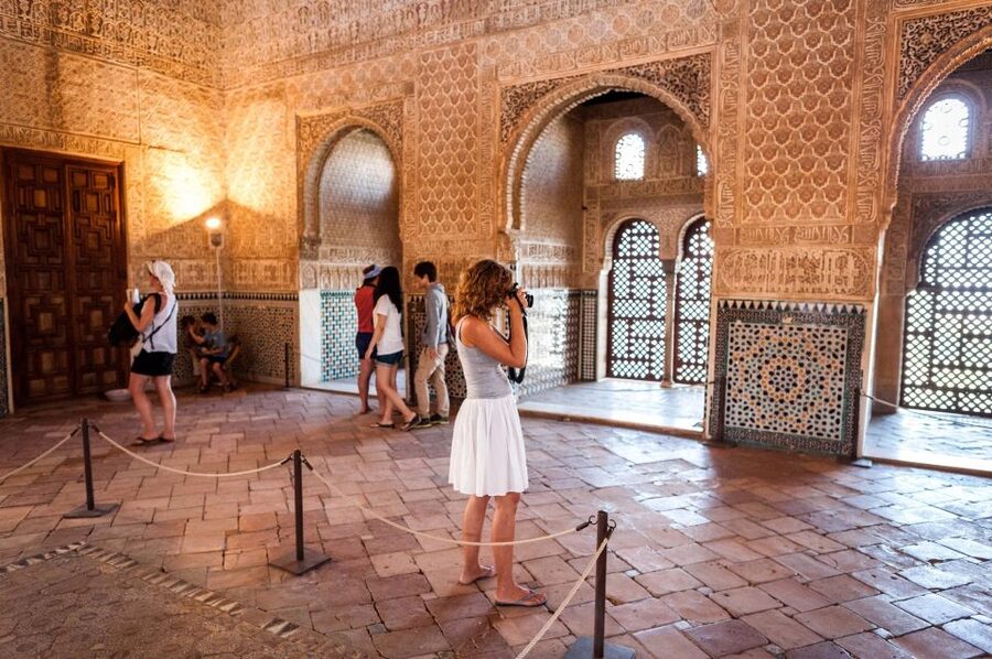 Granada: Alhambra Complex Guided Tour Options - Timing, heat, rain, and the walking involved