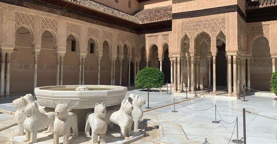 Granada: Alhambra Complex Guided Tour with Ticket - Why a guided Alhambra visit helps