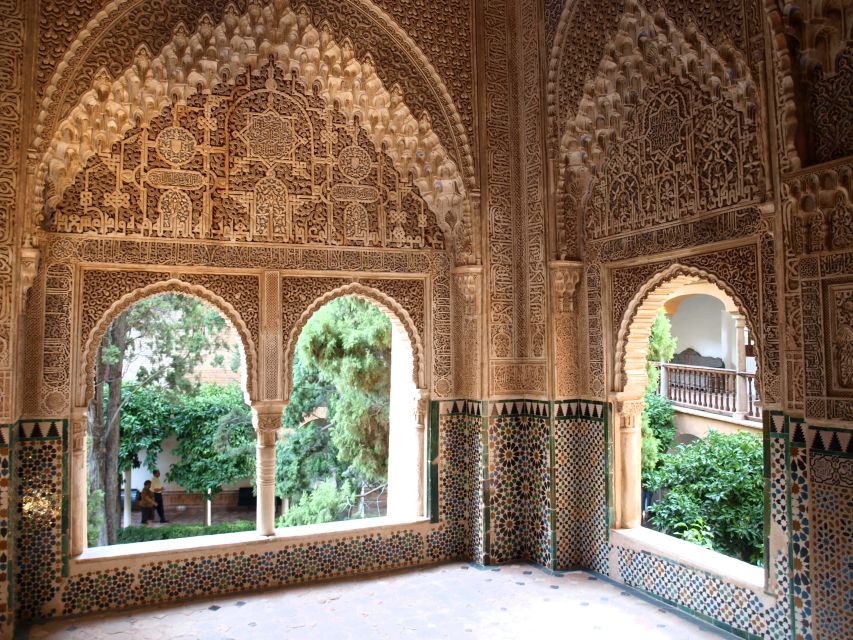 Granada: Alhambra Complex Guided Tour with Ticket - Generalife gardens: the Alhambra’s quieter side