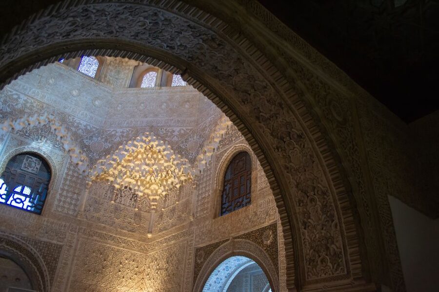 Granada: Alhambra Complex Guided Tour with Ticket - The Nasrid Palaces: decoration with a political purpose