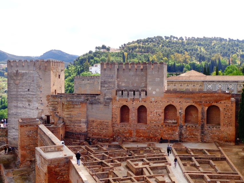 Granada: Alhambra Complex Guided Tour with Ticket - Carlos V Palace: a later layer of Granada