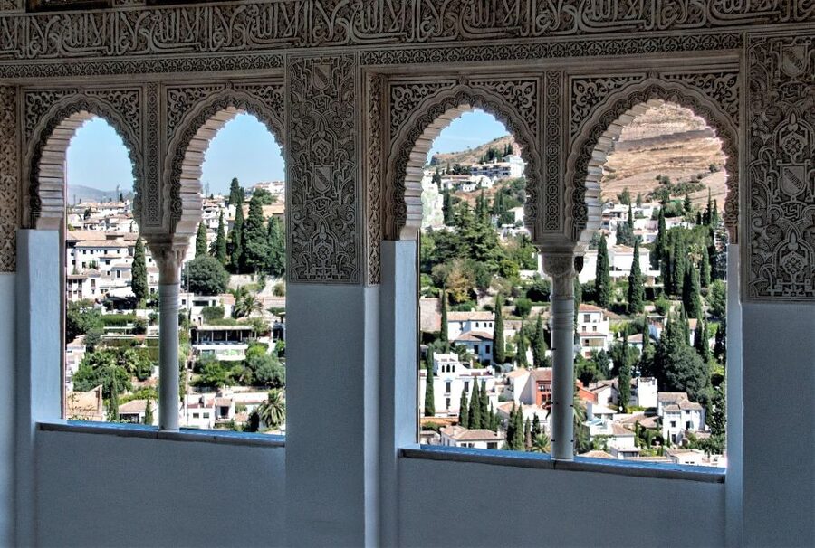 Granada: Alhambra Complex Guided Tour with Ticket - The three-hour pace and physical demands