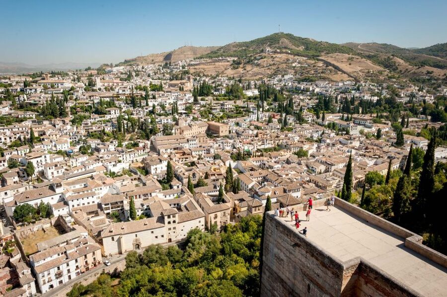 Granada: Alhambra Entry Ticket with Audio Guide - Using the audio guide without losing the place