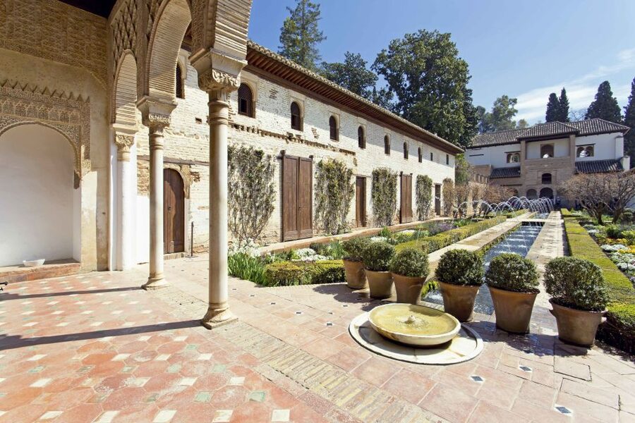 Granada: Alhambra Fast-Track Guided Tour - Fast-track entry and group size