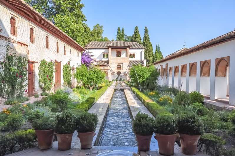 Granada: Alhambra Gardens and Generalife Ticket - What this Alhambra Gardens ticket really covers