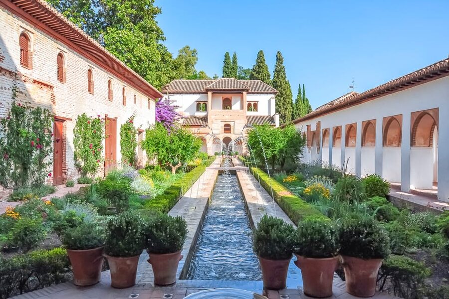Granada: Alhambra Gardens and Generalife Ticket - Generalife: fountains, flowers, and royal summer rooms