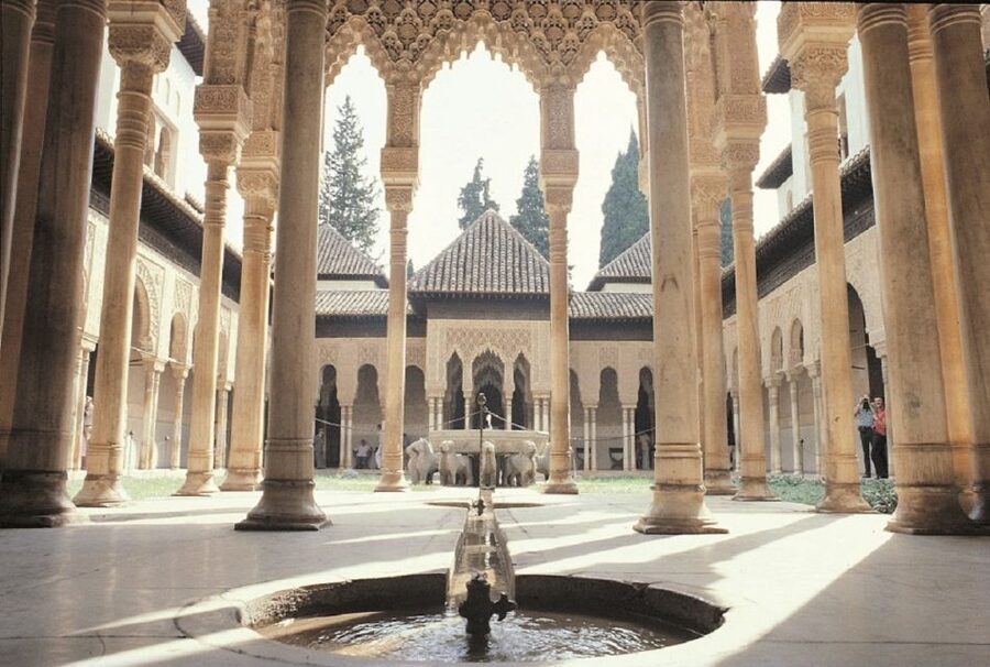 Granada: Alhambra, Generalife & Albaicin Private Tour - Timing, heat, and the value of splitting the day