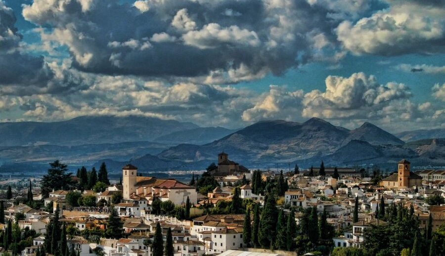 Granada: Alhambra, Generalife & Albaicin Private Tour - Starting at the Generalife gardens