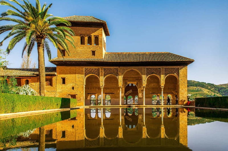 Granada: Alhambra, Generalife & Nasrid Palaces Guided Tour - What $215 buys you