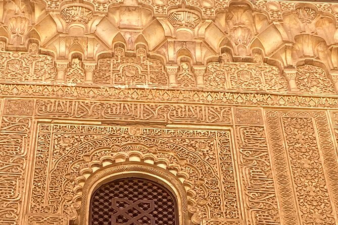 Granada Alhambra Group Tour includes Nazaries Palaces - Group size, language, and the pace of the visit