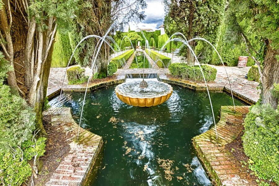 Granada: Alhambra Guided Tour and Arabian Bath and Massage - Starting at the Alhambra with an official guide