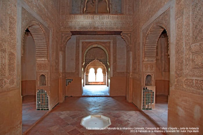 Granada: Alhambra Guided Tour and Flamenco Show - Sacromonte’s cave setting and 1.5-hour flamenco show