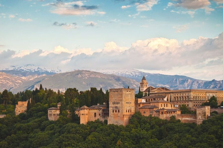 Granada: Alhambra Guided Tour with Nasrid Palaces - Charles V Palace: a Renaissance contrast