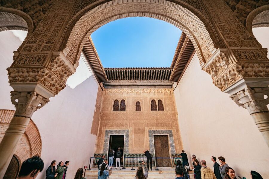 Granada: Alhambra Guided Tour with Nasrid Palaces & Gardens - Who should book this Alhambra tour?