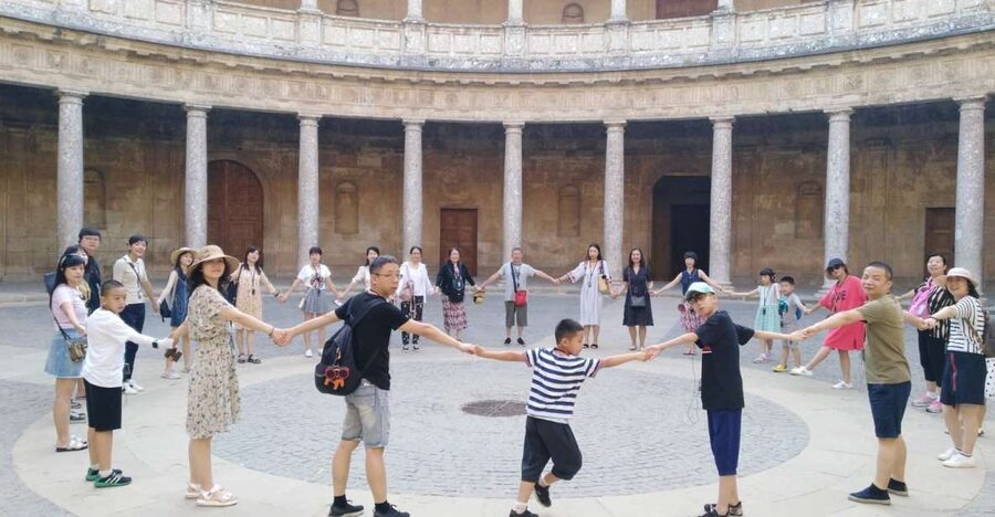Granada: Alhambra, Nasrid Palaces, & Generalife Guided Tour - Key points to know before you book