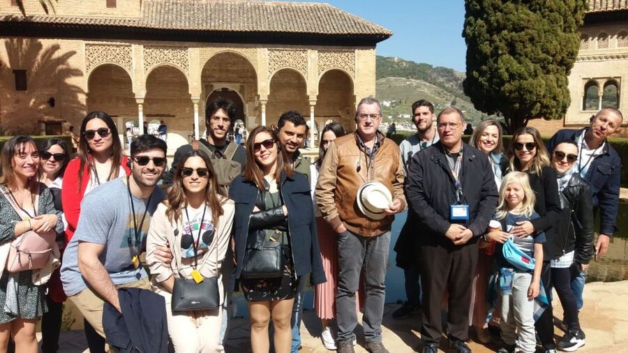 Granada: Alhambra, Nasrid Palaces, & Generalife Guided Tour - Meeting point and timing details that matter