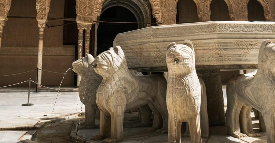 Granada: Alhambra & Nasrid Palaces Small Group Guided Tour - The Nasrid Palaces and the Court of the Lions