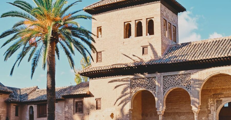 Granada: Alhambra & Nasrid Palaces Small Group Guided Tour - A three-hour pace that usually works