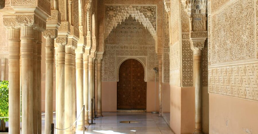 Granada: Alhambra & Nasrid Palaces Small Group Guided Tour - Language, meeting details, and practical preparation
