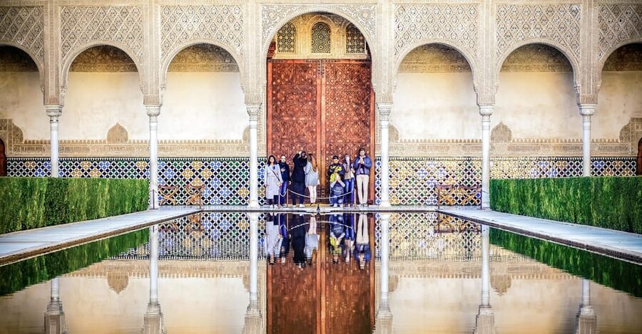 Granada: Alhambra & Nasrid Palaces Small Group Guided Tour - Entering the full complex and getting your bearings