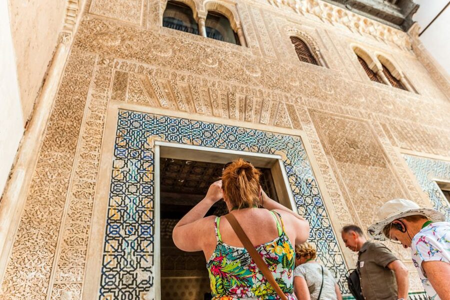 Granada: Alhambra & Nasrid Palaces Tour with Tickets - The Nasrid Palaces: the heart of the visit