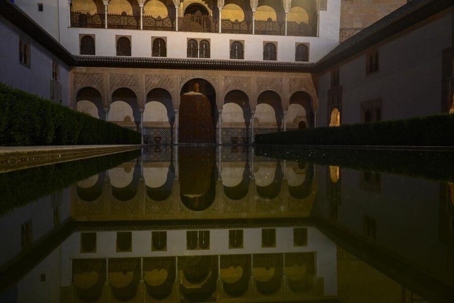 Granada: Alhambra Night Visit Entry Ticket - A 1.5-hour visit needs a clear plan